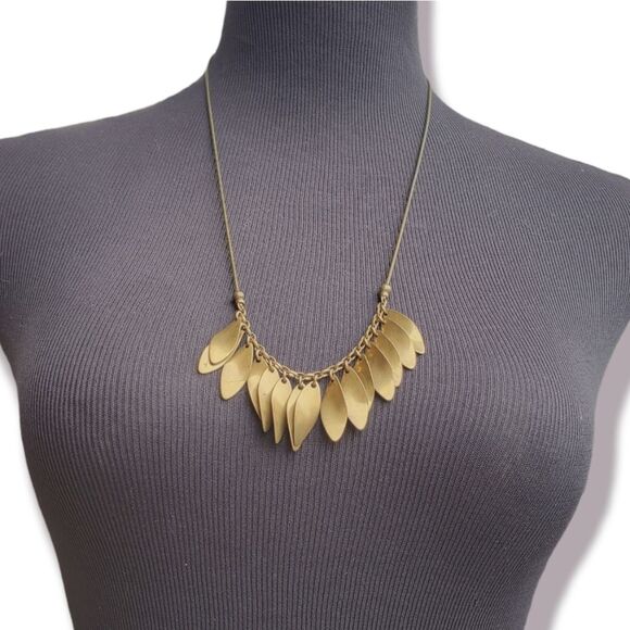 BAER LEAF NECKLACE   - Picture 2 of 9